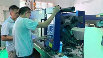 How to choose an injection molding machine